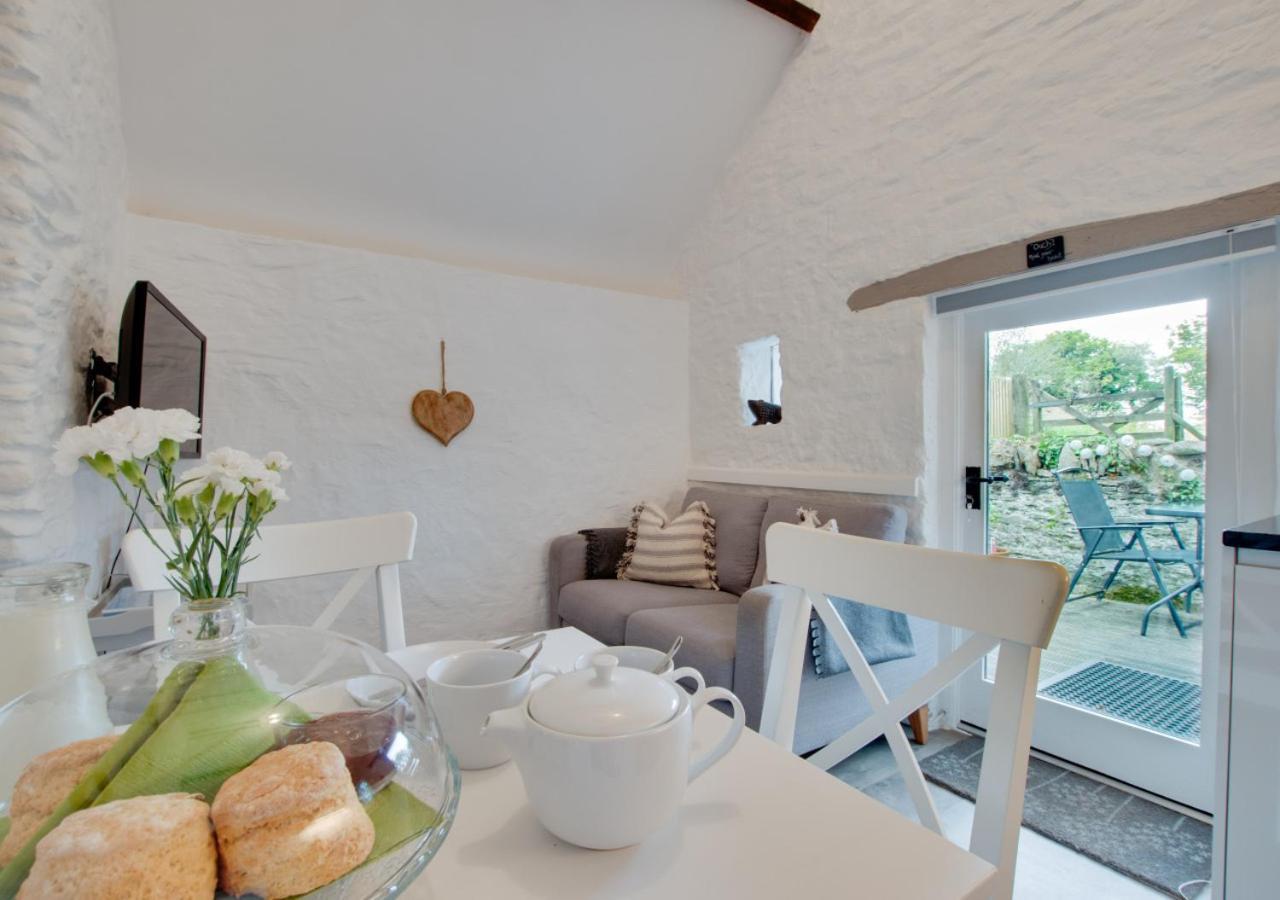 Love Cottage Combe Martin Bagian luar foto